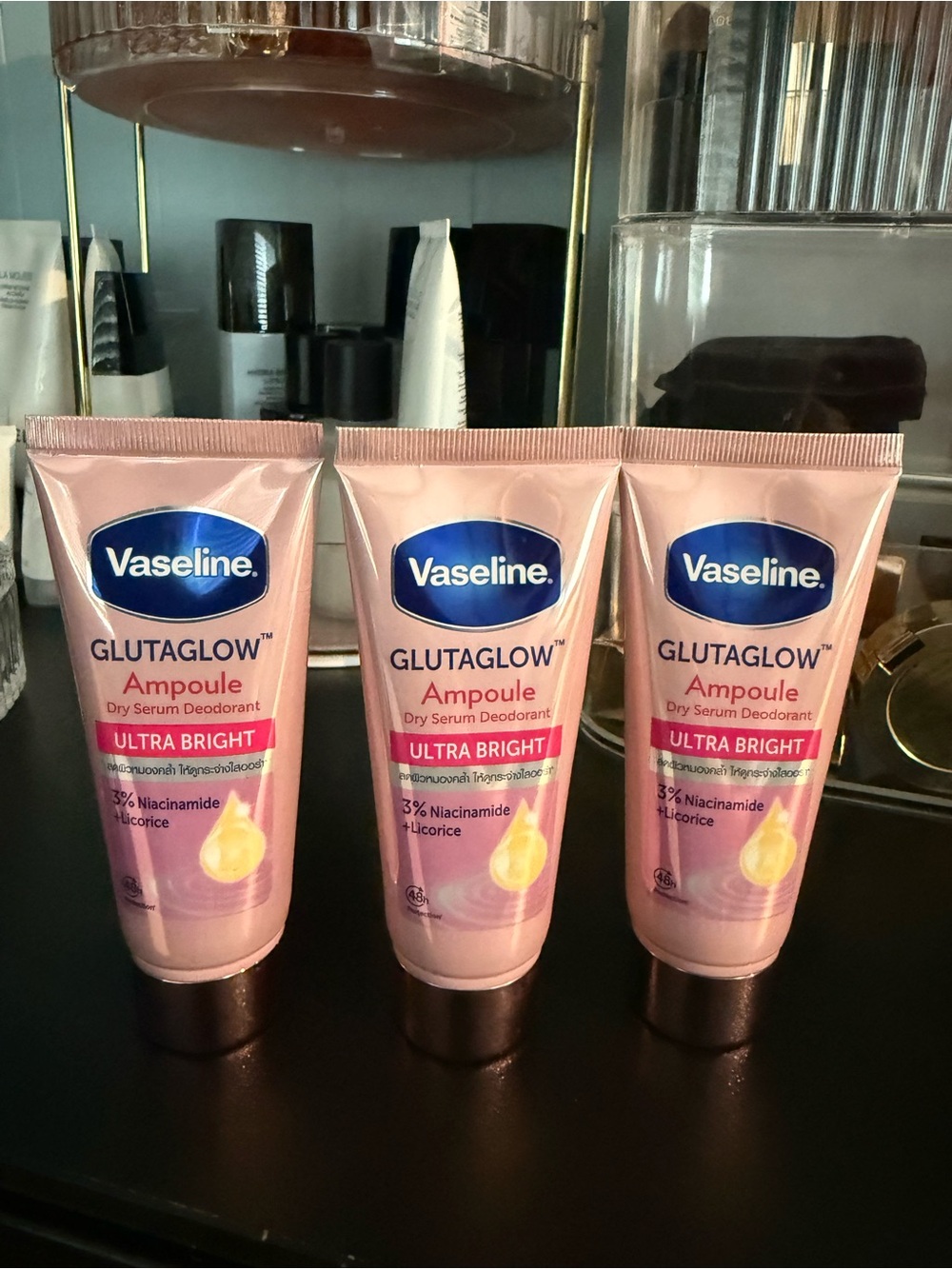 Vaseline Glutaglow Ampoule Ultra Bright Dry Serum Deodorant - Pink